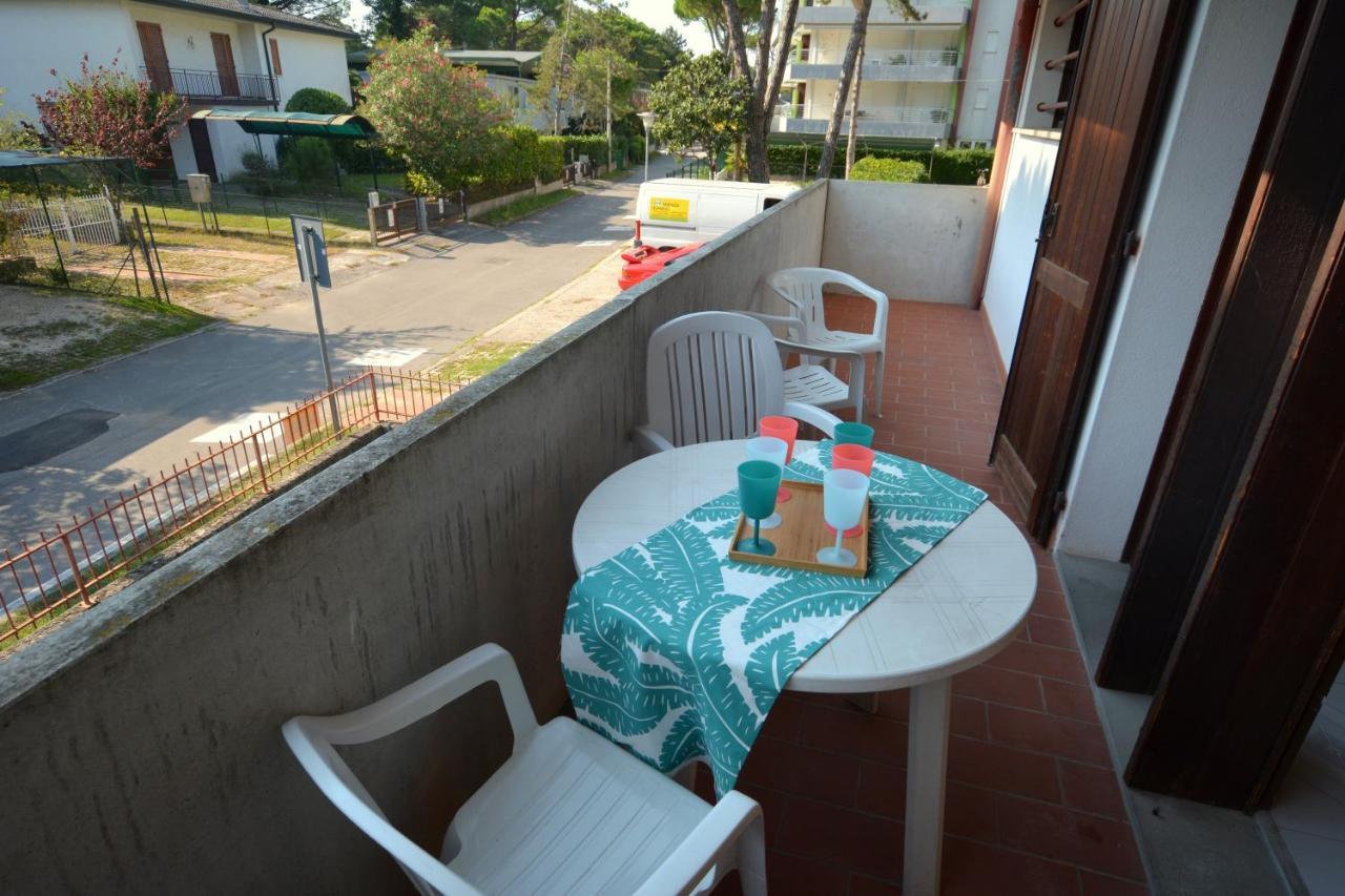 Flat In Lignano Pineta Apartamento Lignano Sabbiadoro Exterior foto